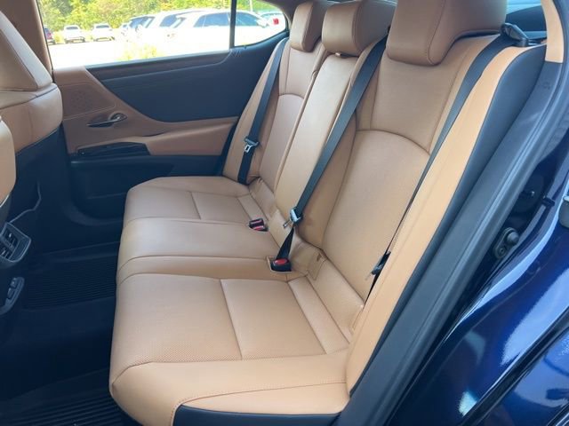 Used 2025 Lexus ES 300h w/ Premium Package image 31