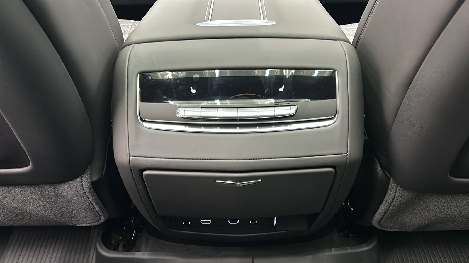 Used 2025 Cadillac Escalade Sport Platinum image 34