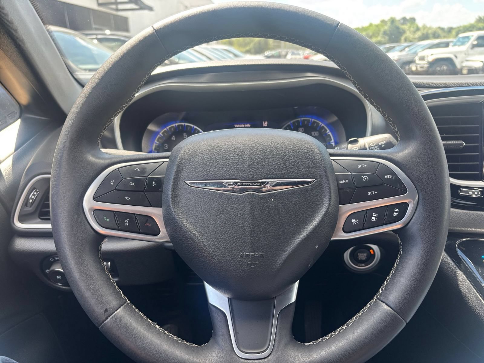 Used 2025 Chrysler Pacifica Select FWD image 29