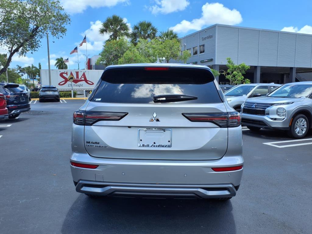 New 2025 Mitsubishi Outlander SE image 4