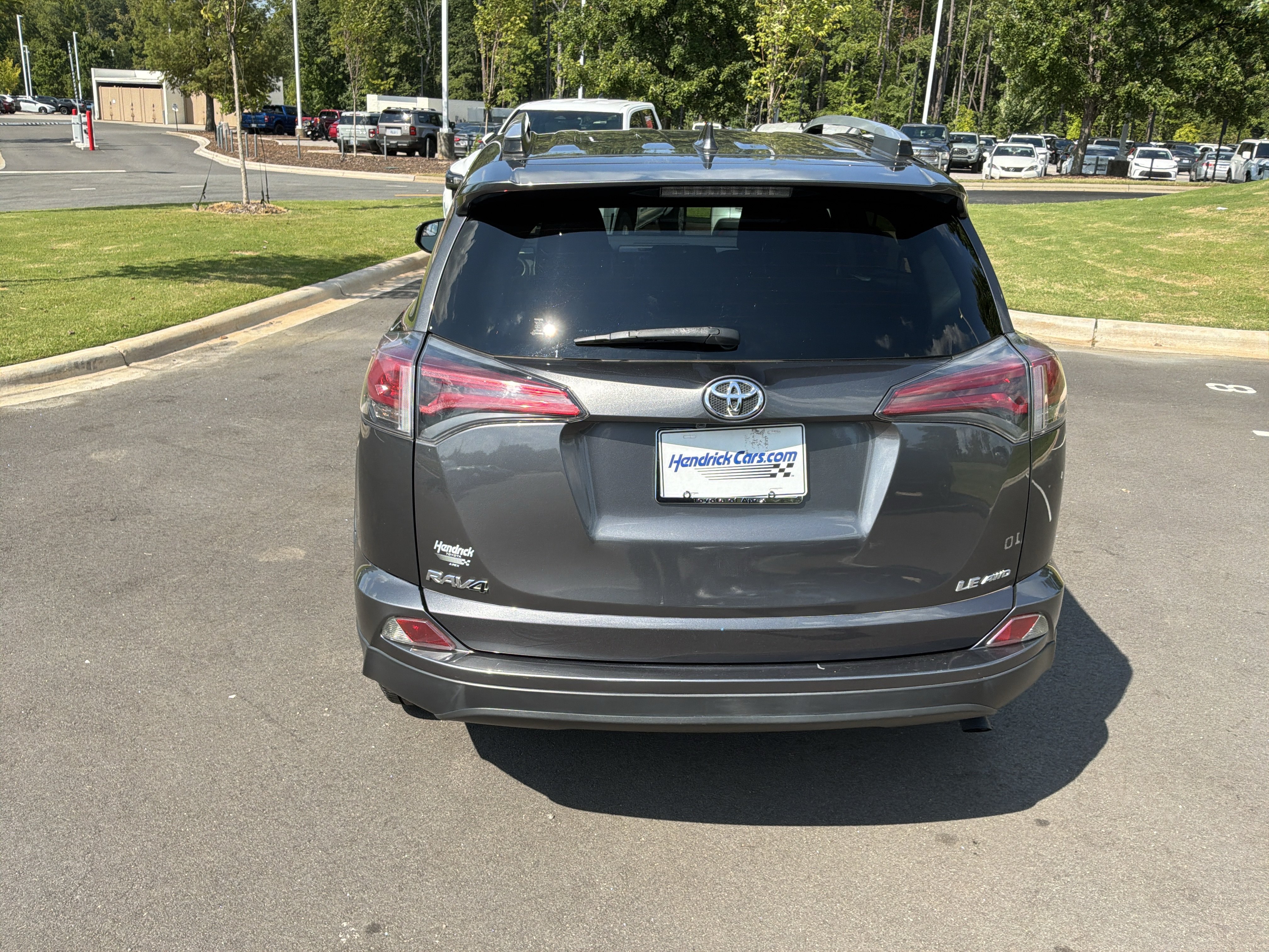 Used 2016 Toyota RAV4 LE AWD/4WD image 9