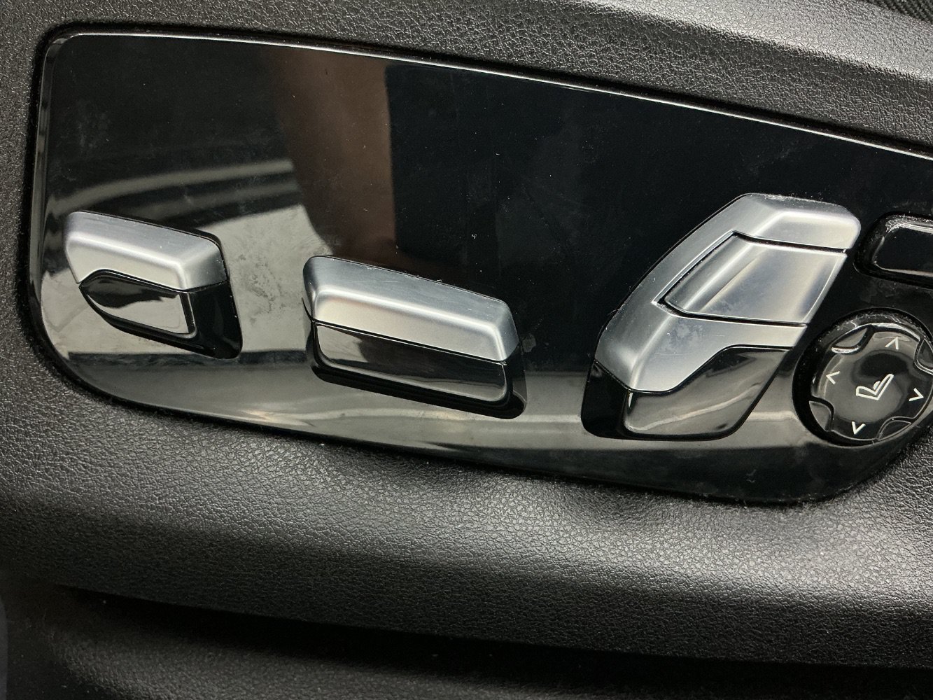Used 2018 BMW 750i RWD image 41