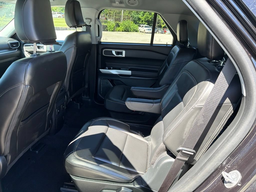 Used 2024 Ford Explorer XLT w/ Equipment Group 202A AWD/4WD image 9
