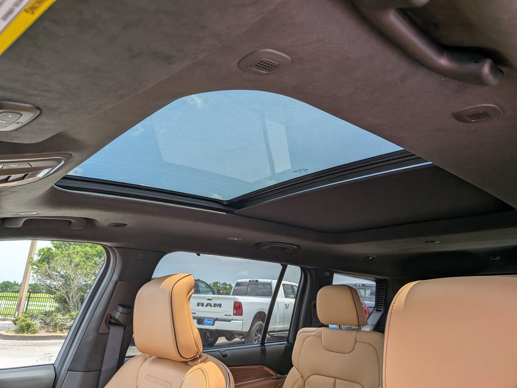 New 2026 Jeep Grand Cherokee L Summit w/ Obsidian Package AWD/4WD image 18