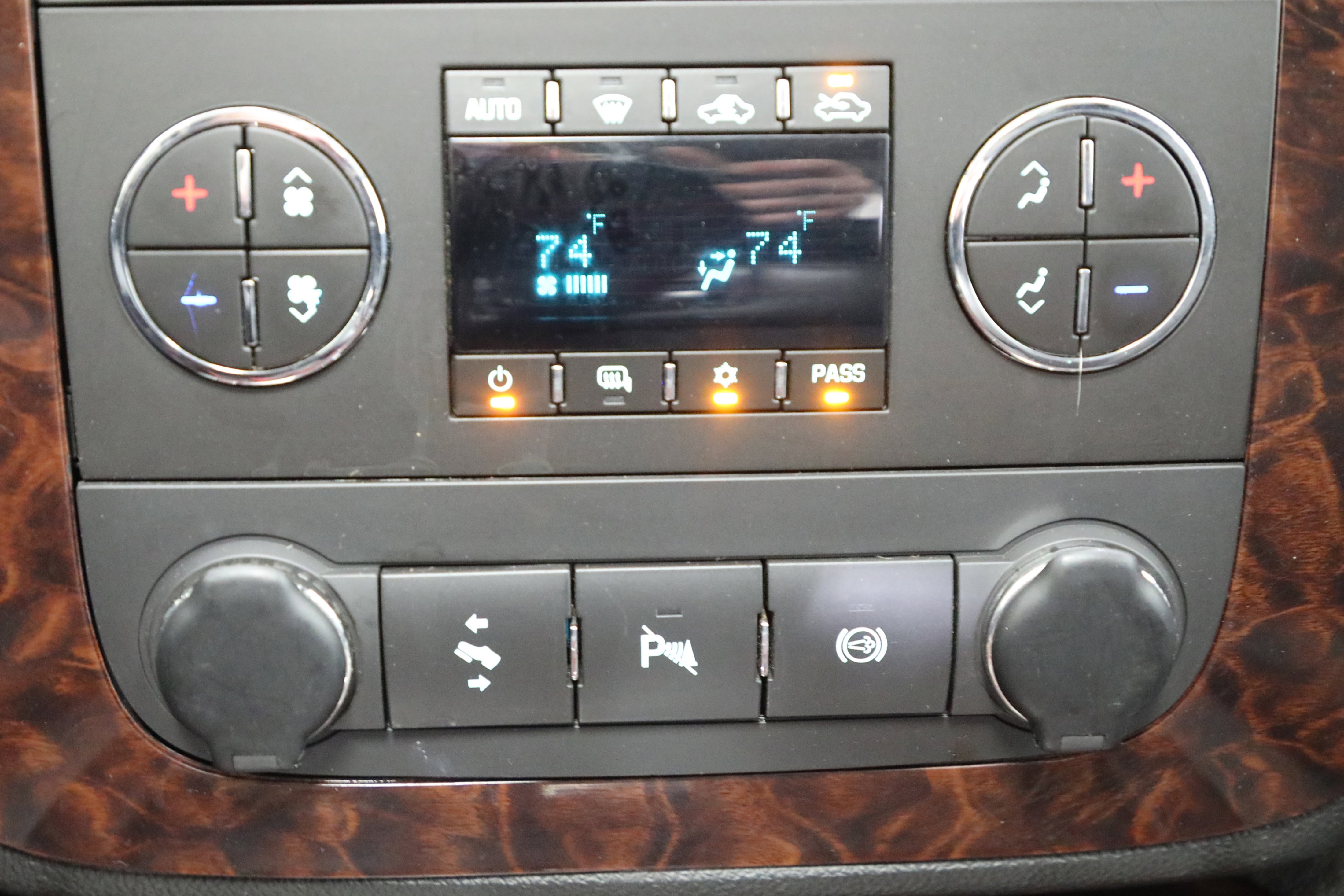 Used 2011 GMC Sierra 3500 Denali image 6