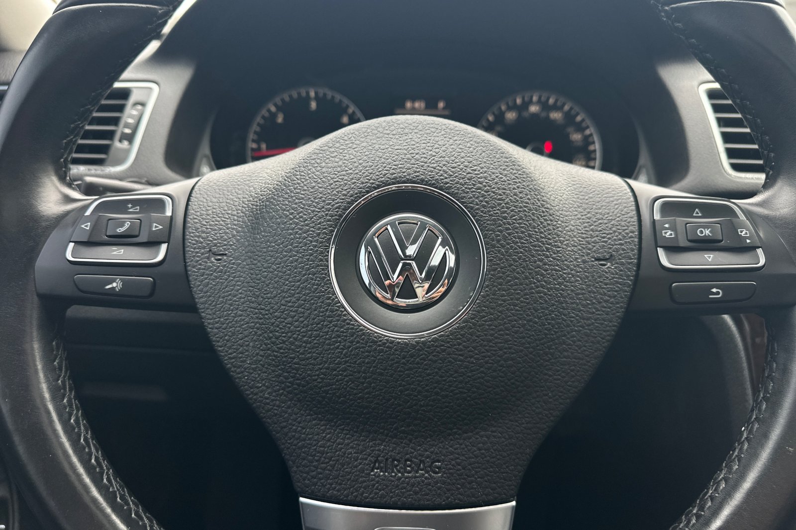 Used 2014 Volkswagen Passat TDI SEL Premium FWD image 21