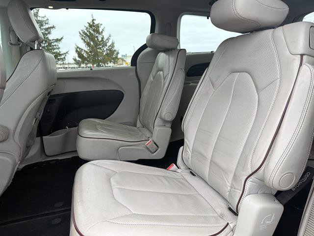 Used 2019 Chrysler Pacifica Limited image 22