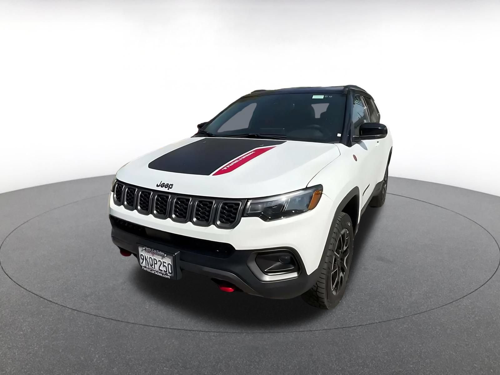 Used 2025 Jeep Compass Trailhawk AWD/4WD image 6
