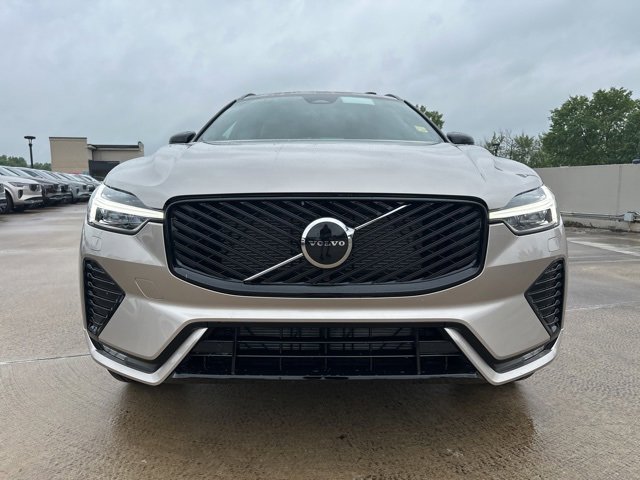 New 2026 Volvo XC60 B5 Core w/ Climate Package image 2