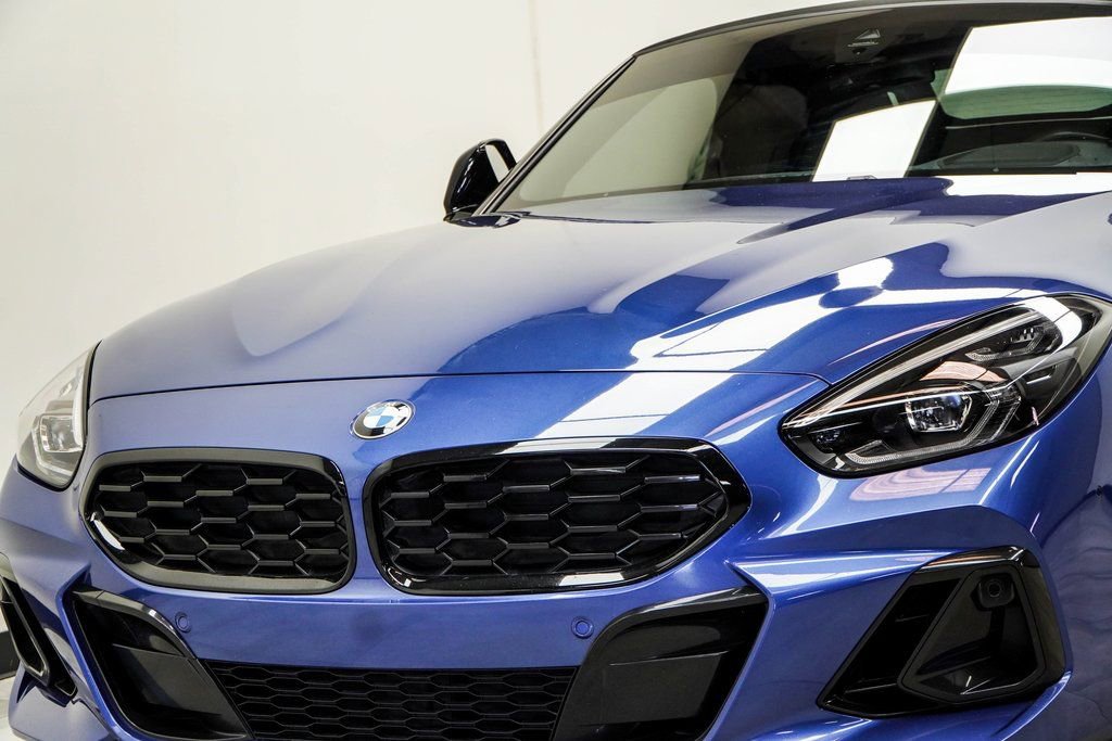 Used 2023 BMW Z4 M40i w/ Premium Package image 2
