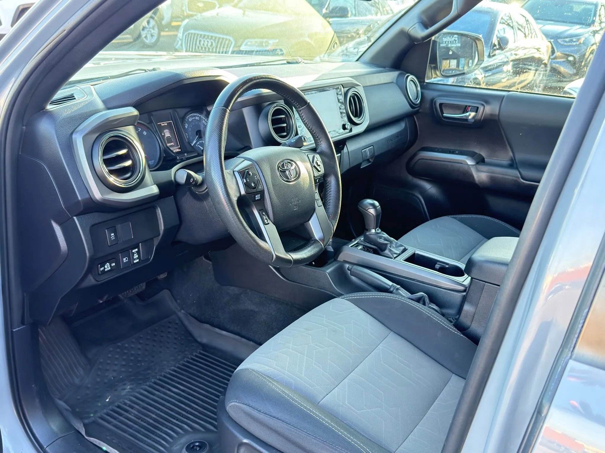 Used 2021 Toyota Tacoma TRD Off-Road image 11