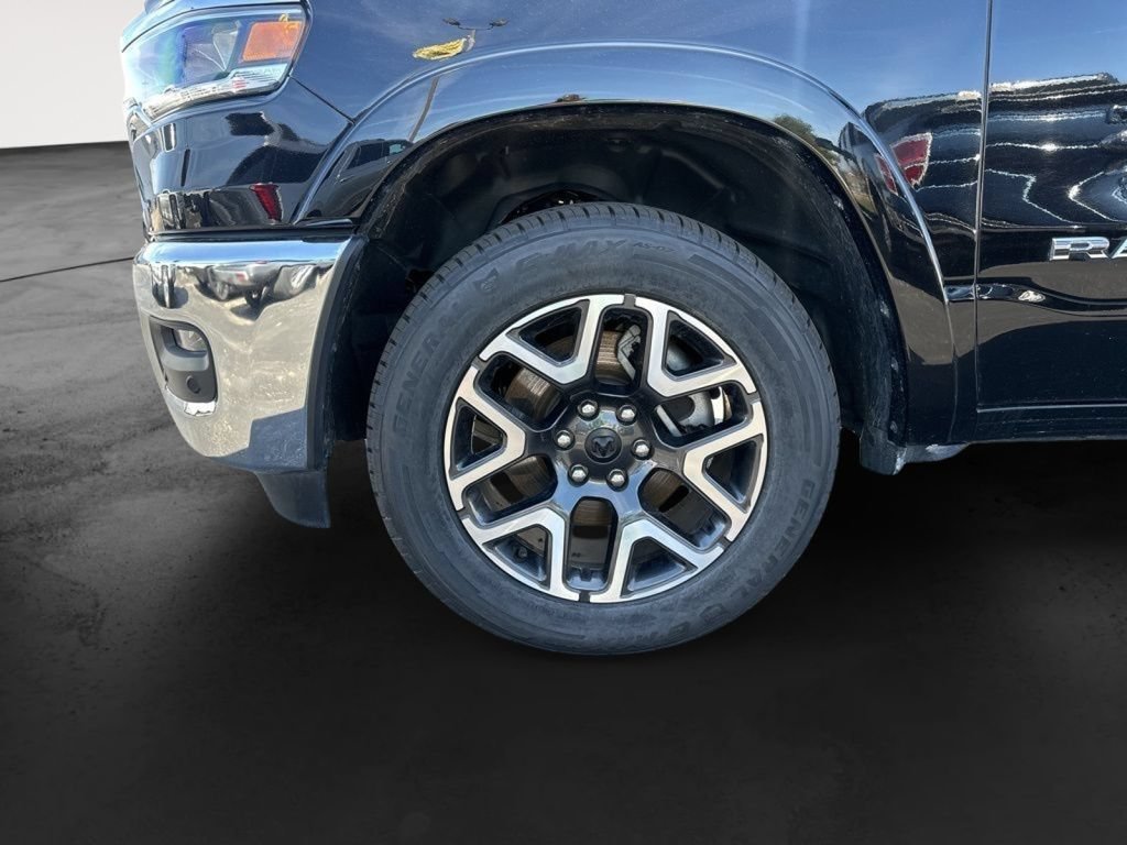 Used 2025 RAM 1500 Laramie AWD/4WD image 17