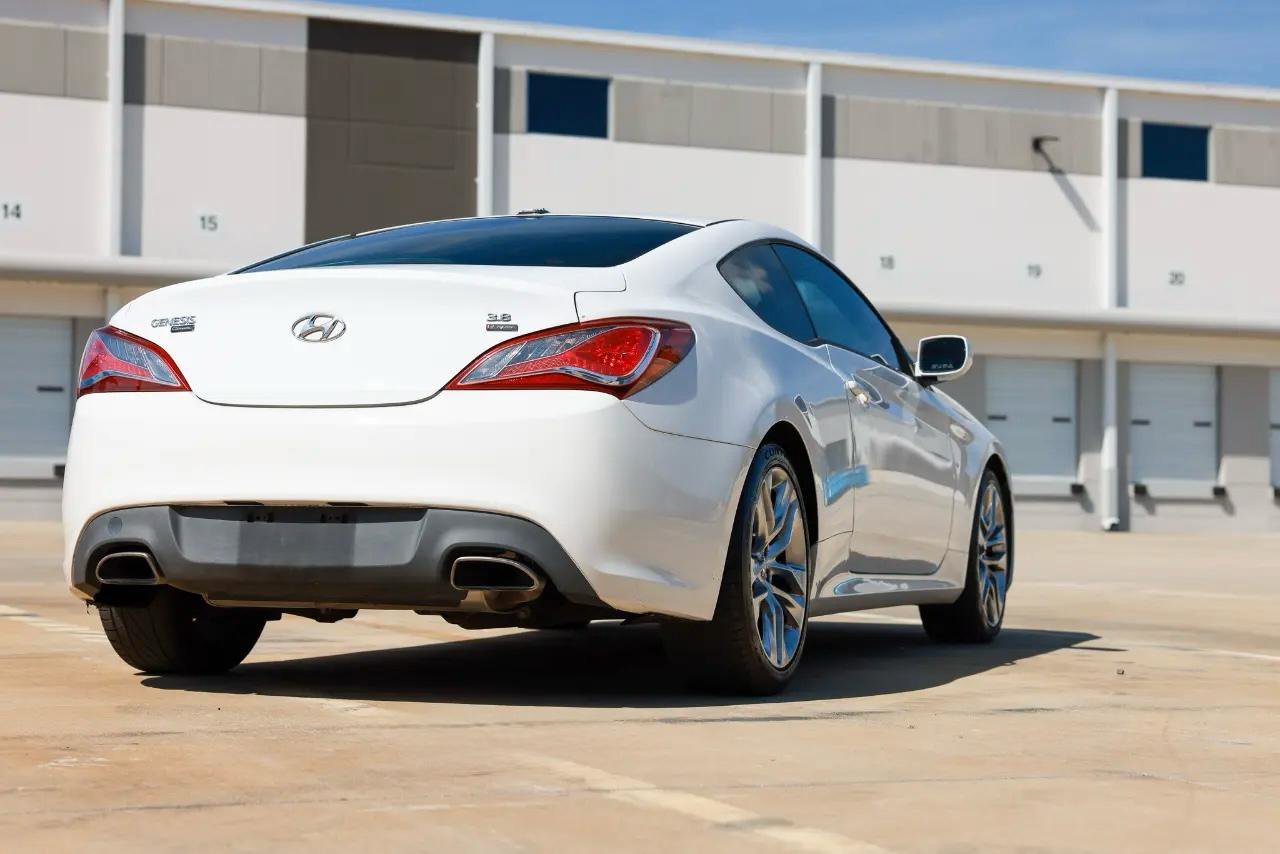 Used 2013 Hyundai Genesis 3.8 image 25