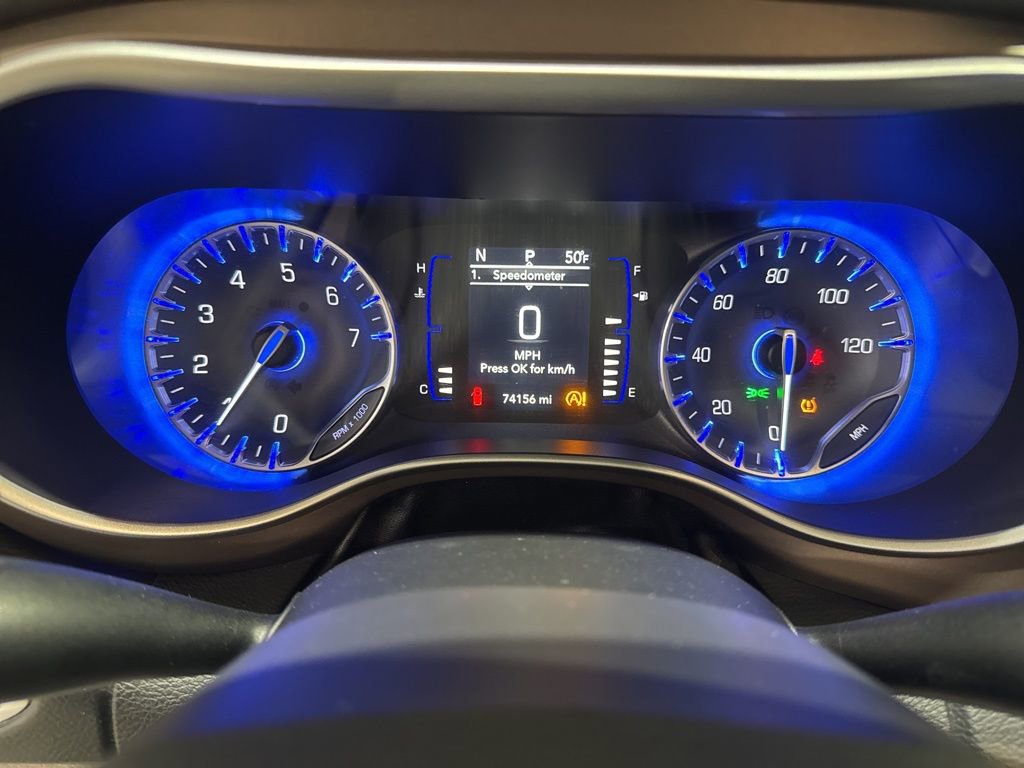 Used 2018 Chrysler Pacifica Touring-L image 17