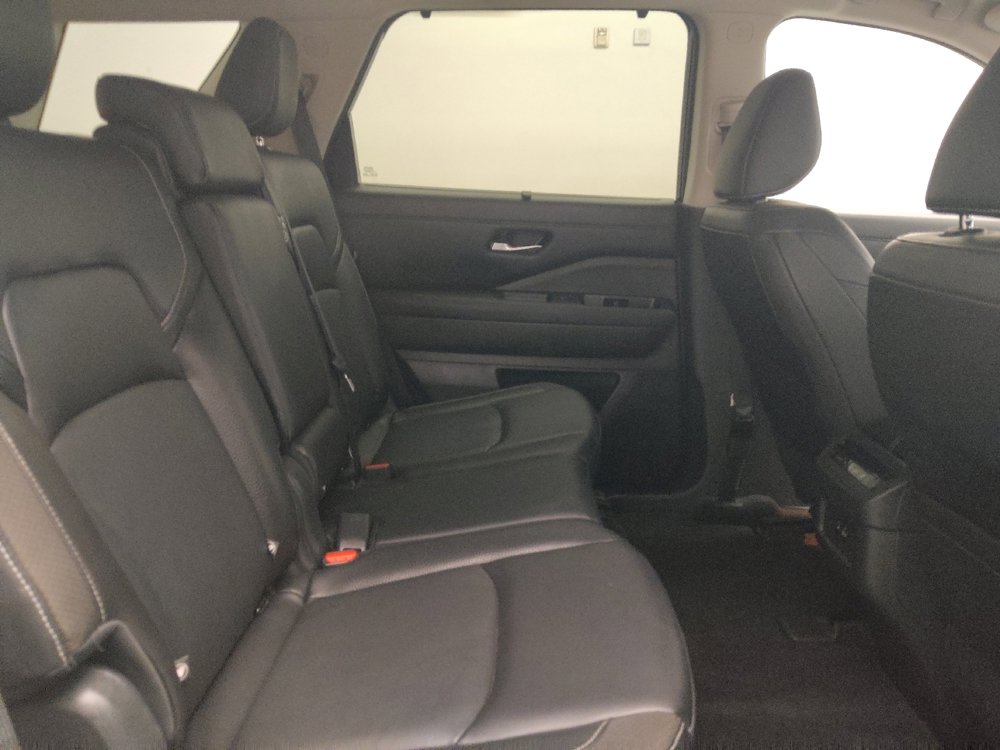 Used 2022 Nissan Pathfinder SL image 19