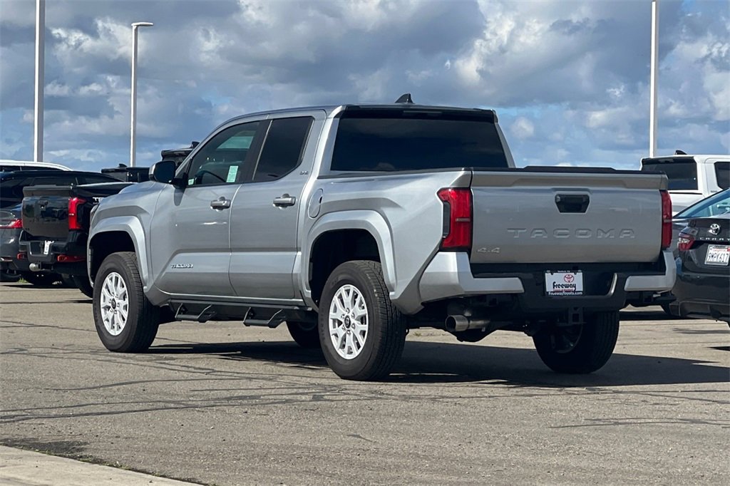 Used 2025 Toyota Tacoma SR5 image 7