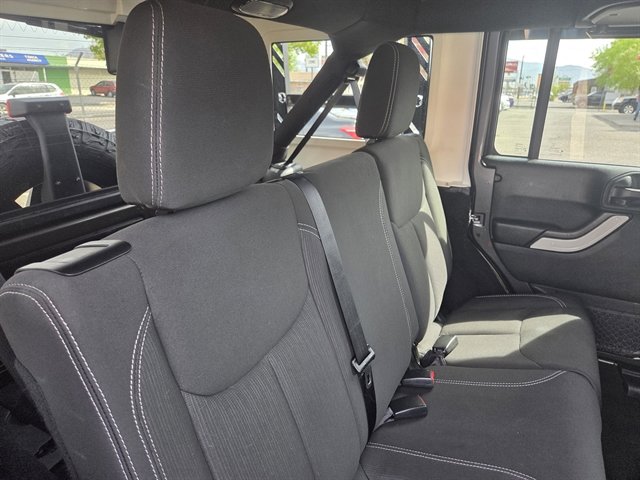 Used 2016 Jeep Wrangler Unlimited Sahara w/ Connectivity Group image 9