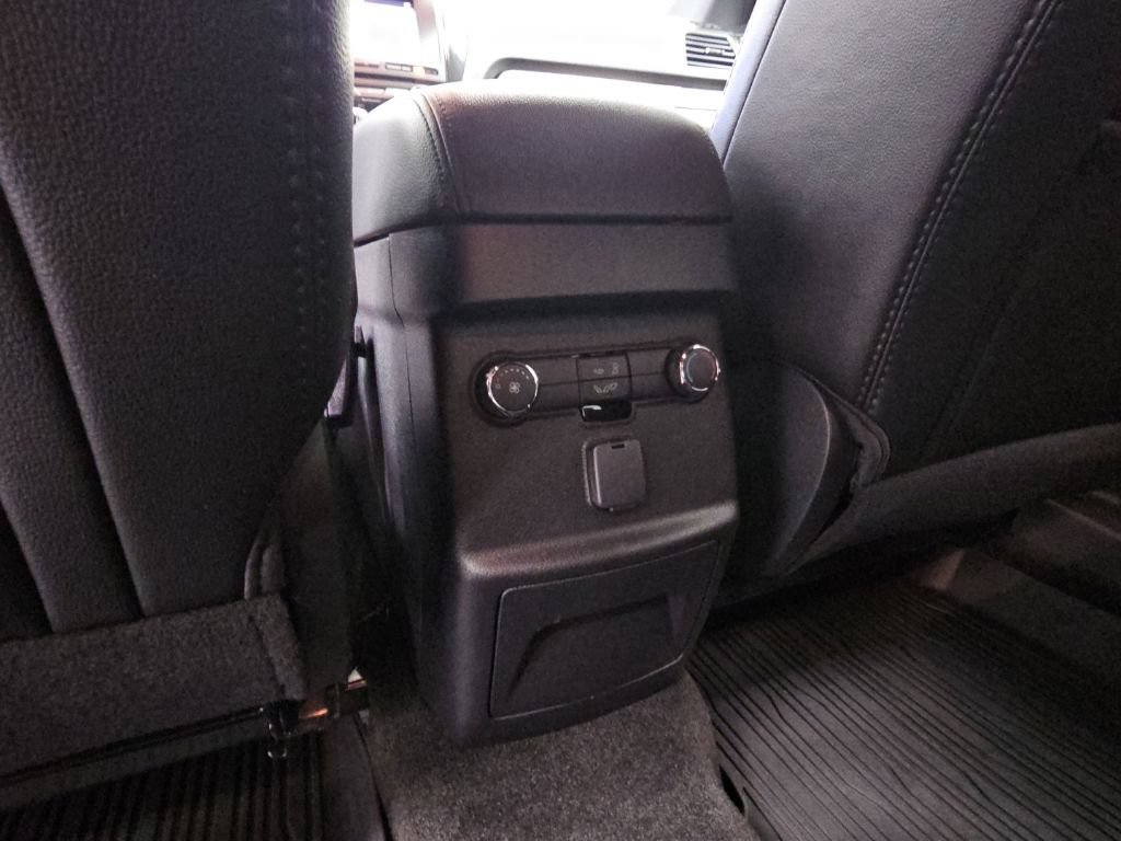 Used 2018 Ford Explorer XLT w/ Equipment Group 202A FWD image 34
