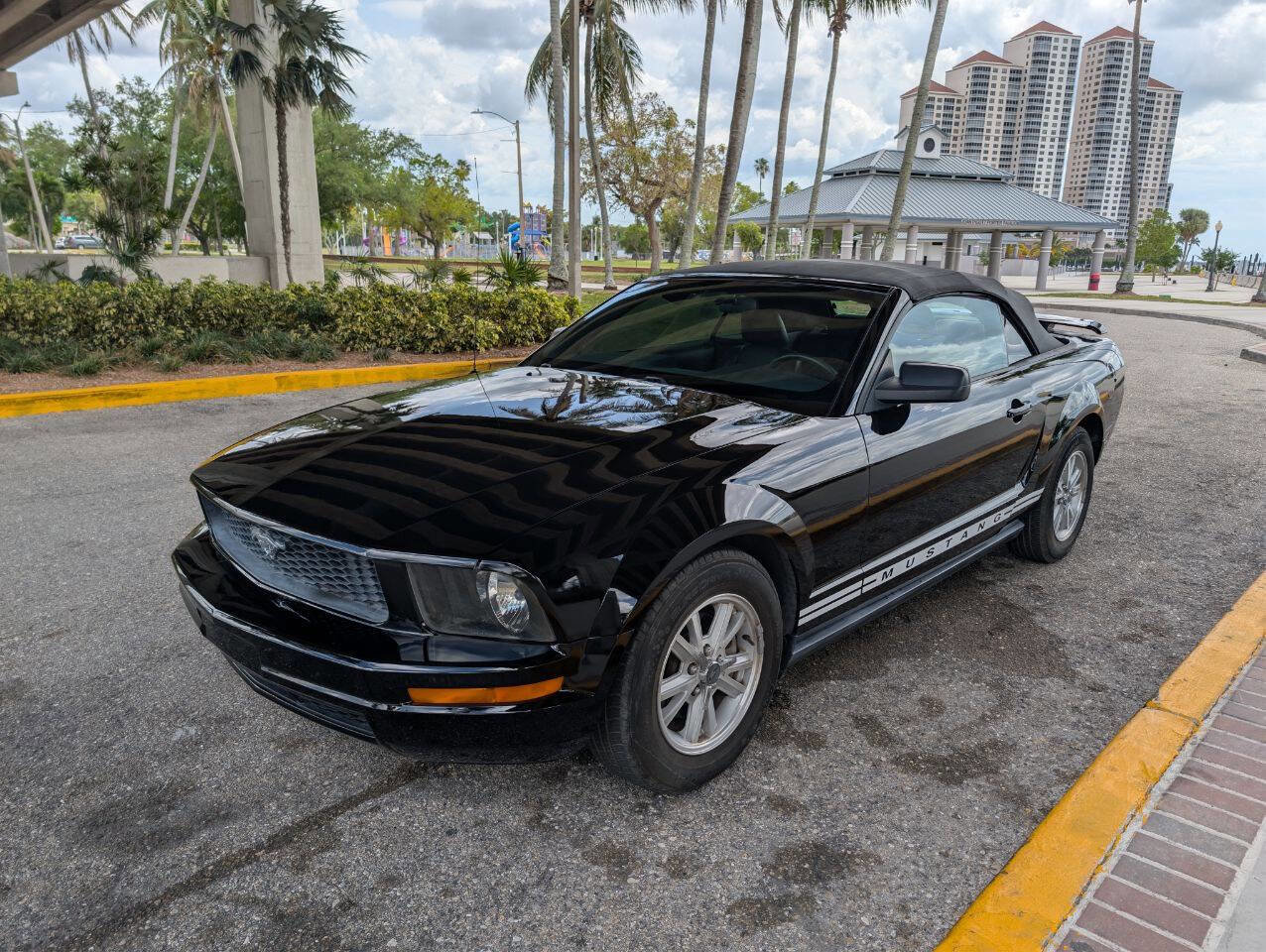 Used 2006 Ford Mustang Convertible RWD image 11