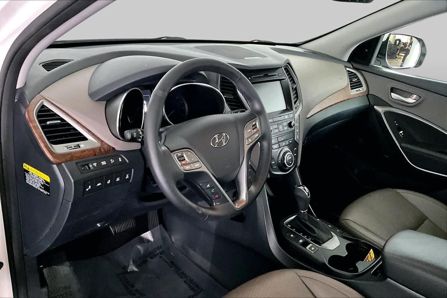 Used 2017 Hyundai Santa Fe Limited AWD/4WD image 18