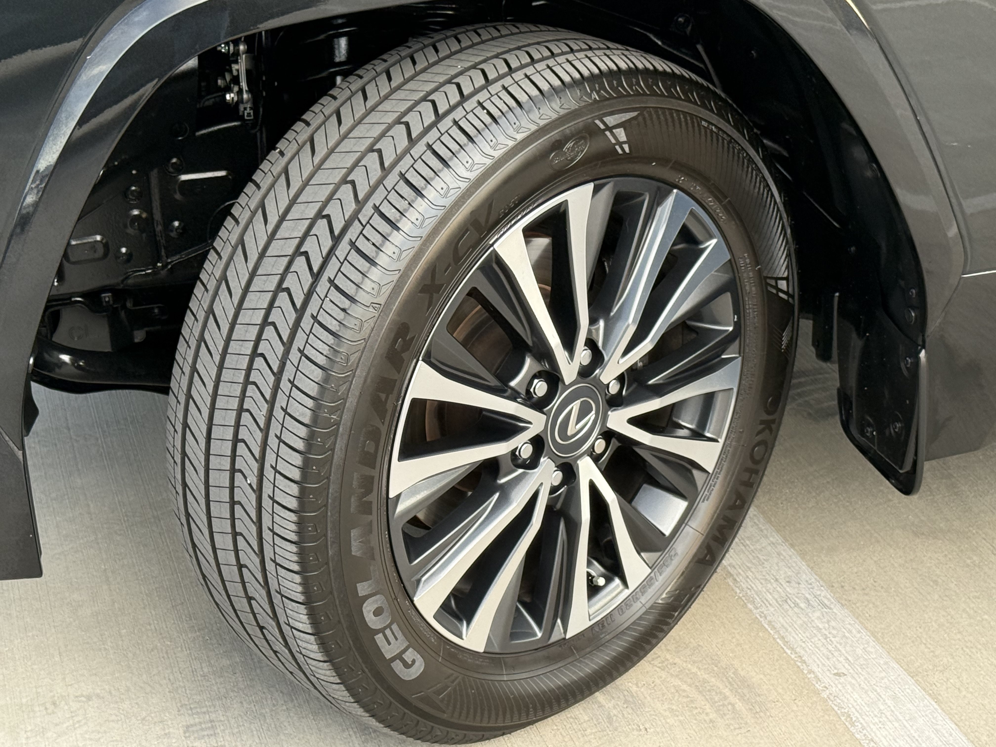 Used 2024 Lexus LX 600 4WD w/ Interior Upgrade Package image 17