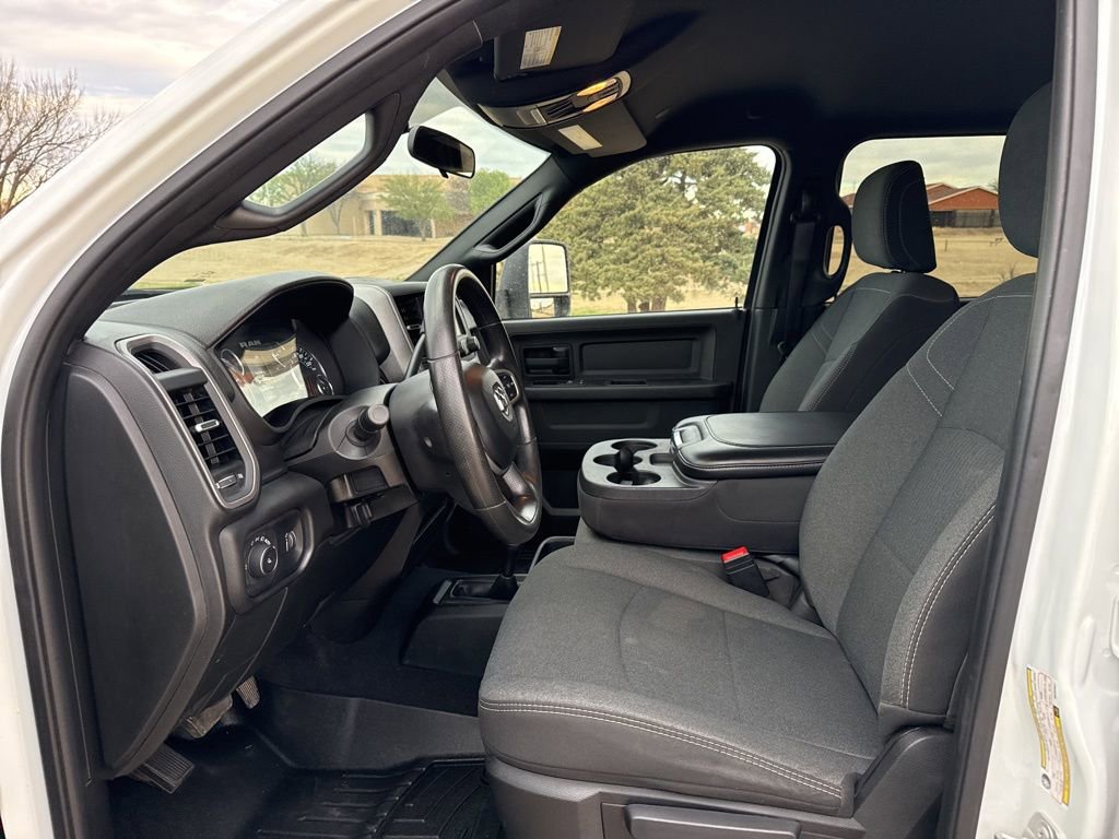 Used 2024 RAM 3500 Tradesman w/ Chrome Appearance Group image 9