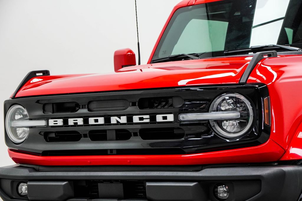 Used 2023 Ford Bronco Outer Banks AWD/4WD image 2