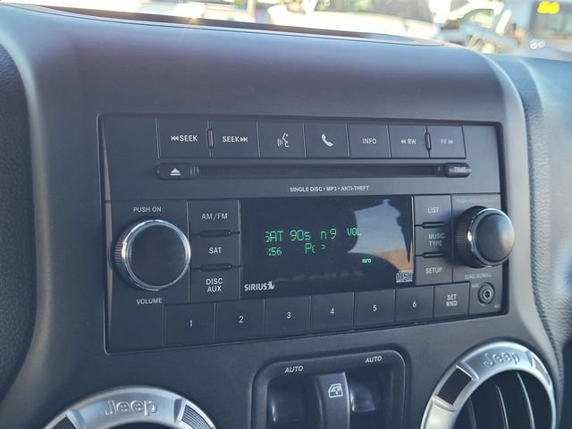 Used 2015 Jeep Wrangler Sahara w/ Connectivity Group AWD/4WD image 7