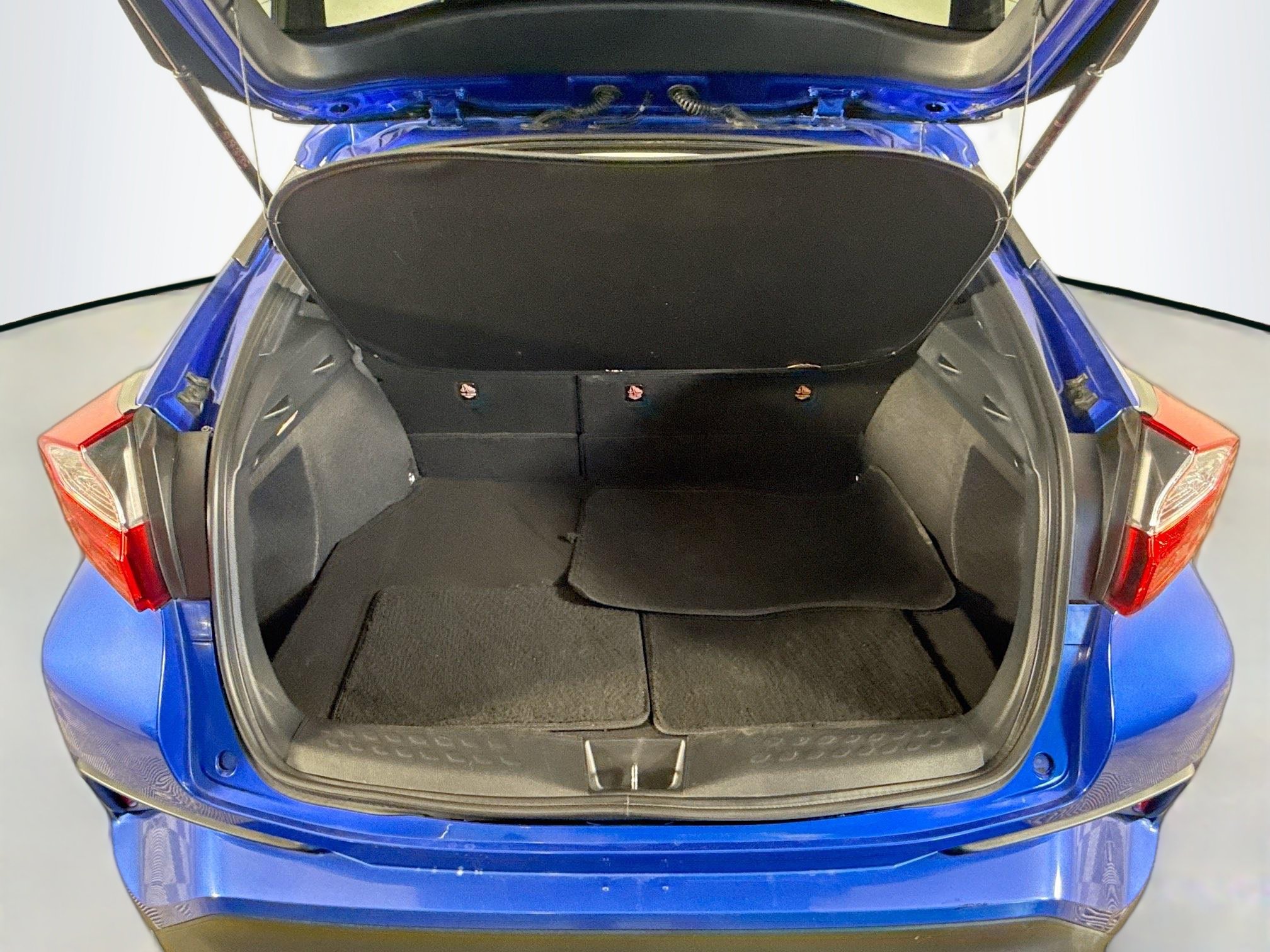 Used 2019 Toyota C-HR LE image 34