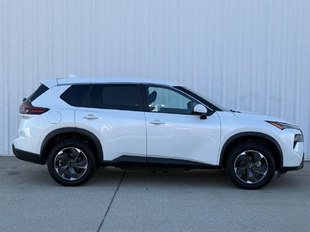 Used 2024 Nissan Rogue SV AWD/4WD image 3