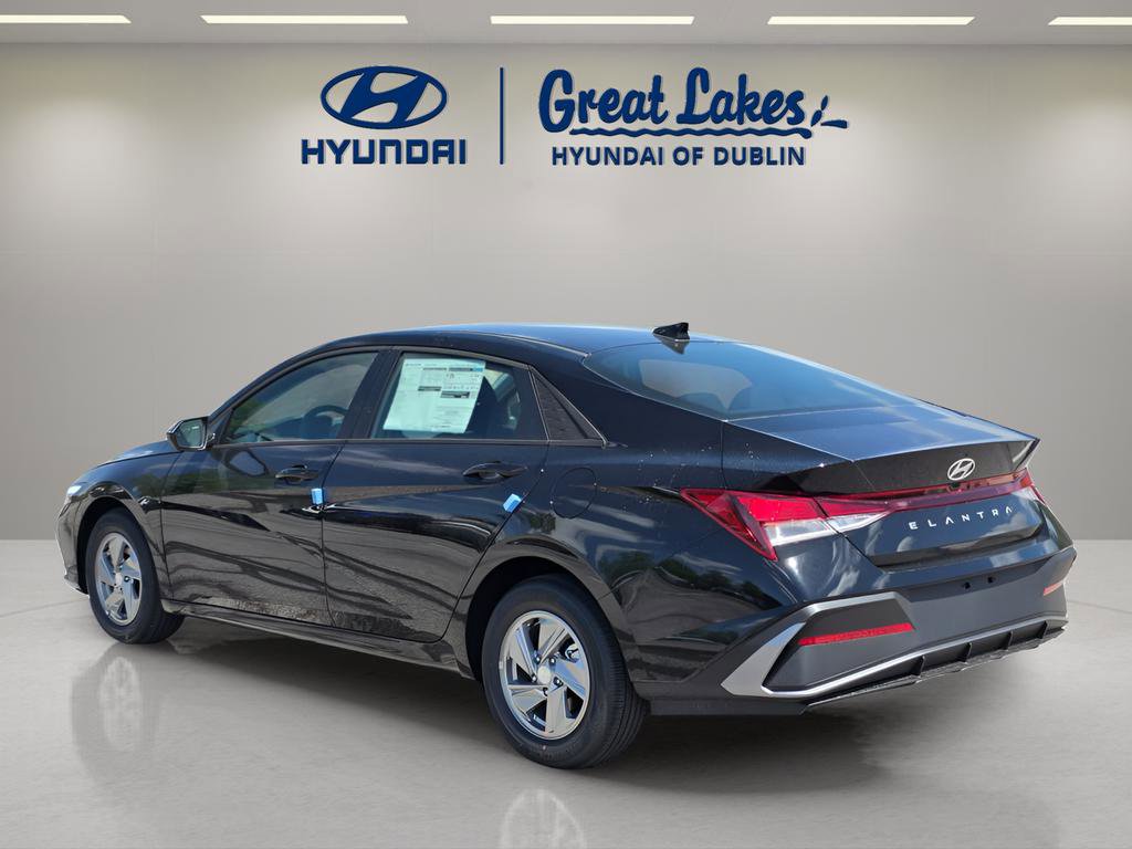 New 2026 Hyundai Elantra SE FWD image 3