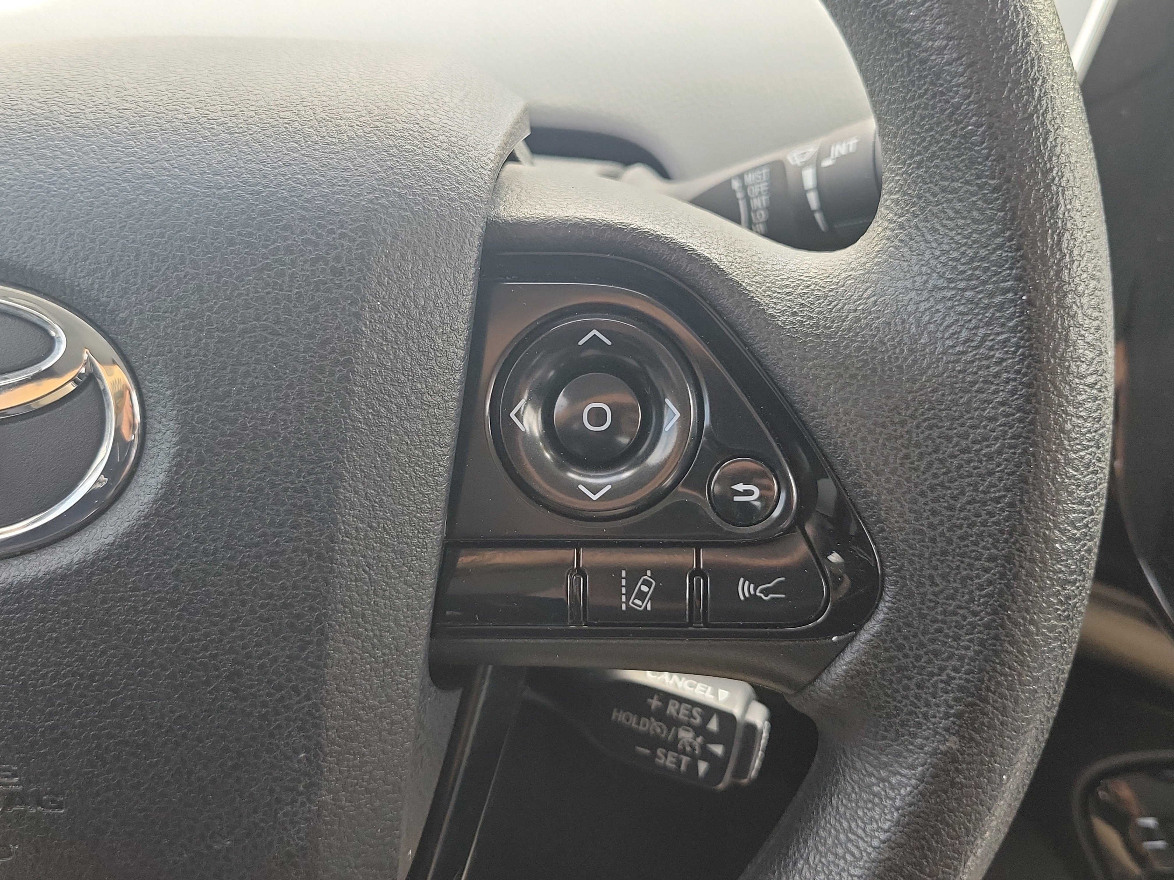 Used 2019 Toyota Prius L Eco FWD image 25