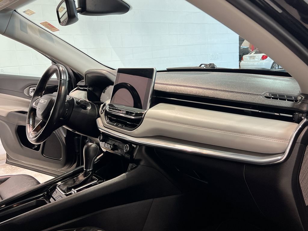 Used 2022 Jeep Compass Limited image 27