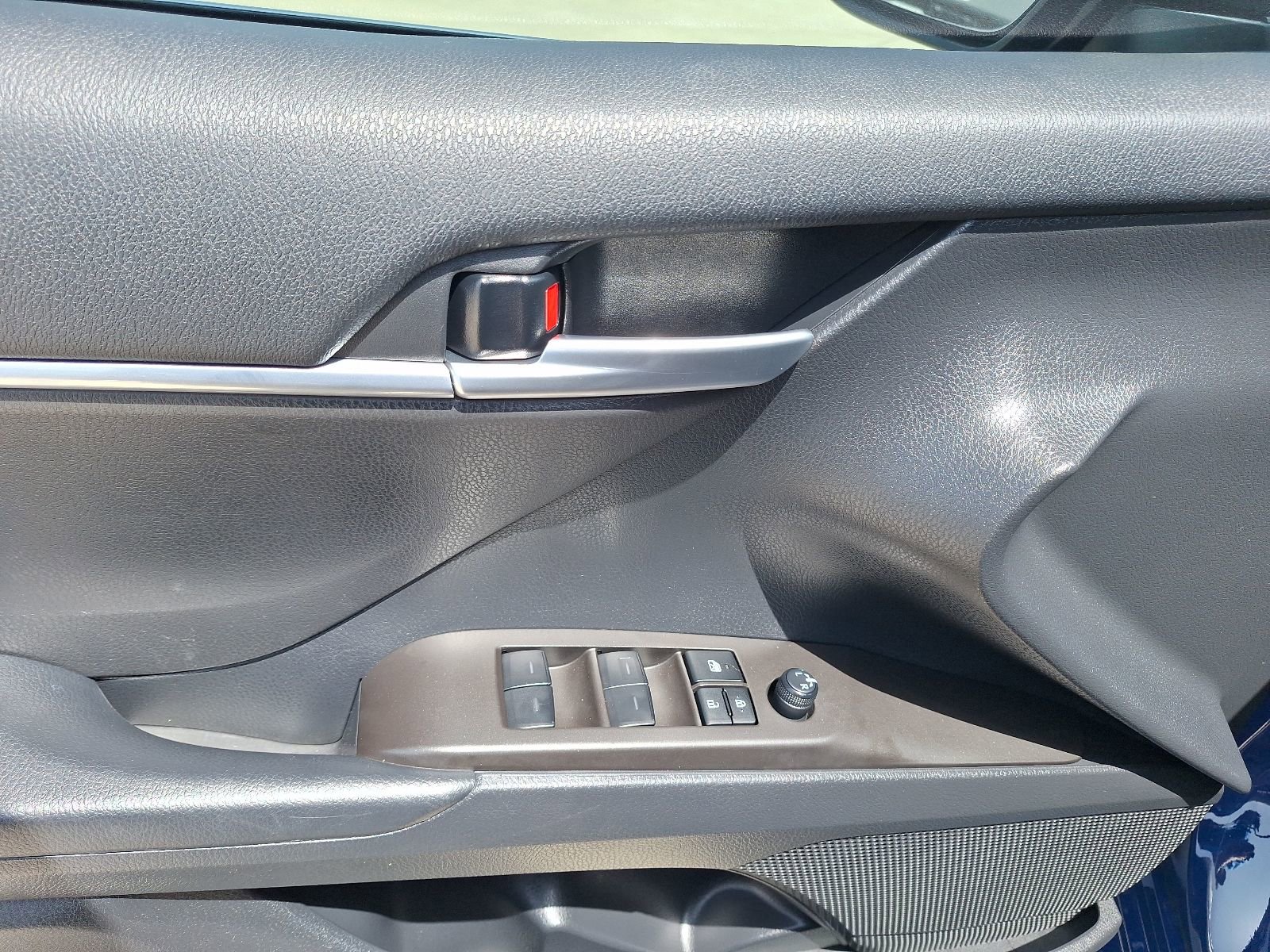 Used 2023 Toyota Camry SE FWD image 17