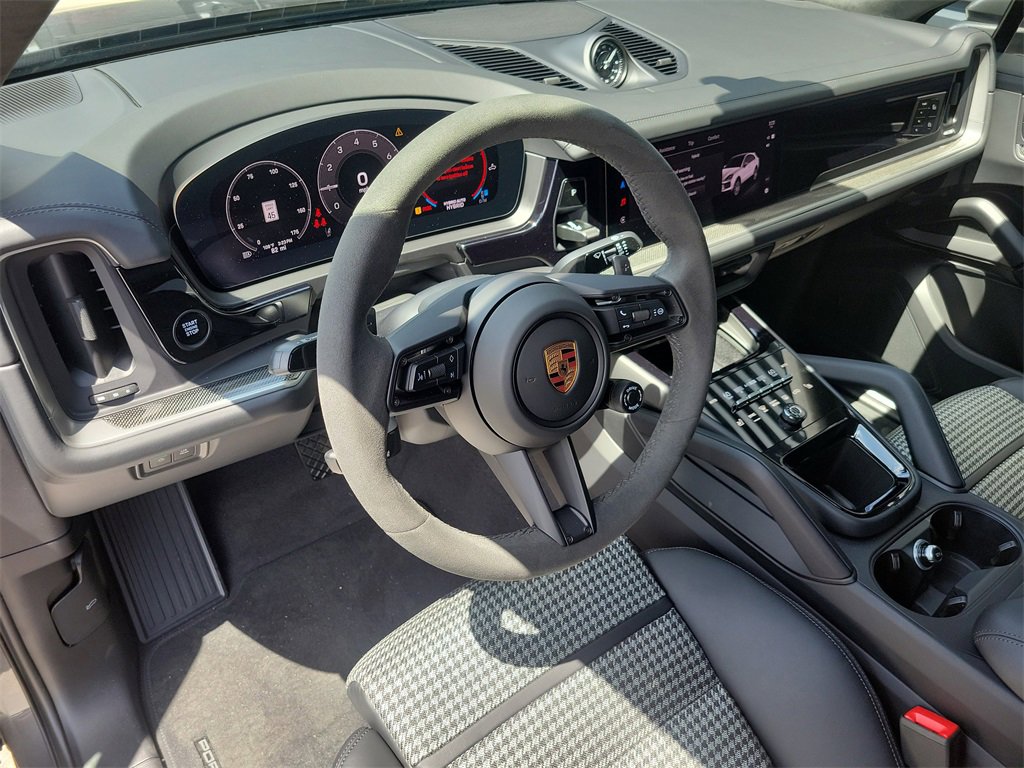 New 2025 Porsche Cayenne E-Hybrid Coupe image 4