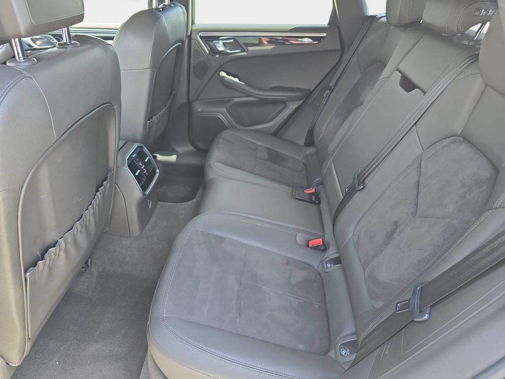 Used 2018 Porsche Macan AWD/4WD image 17