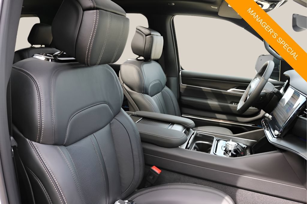 New 2026 Jeep Grand Wagoneer Summit AWD/4WD image 24
