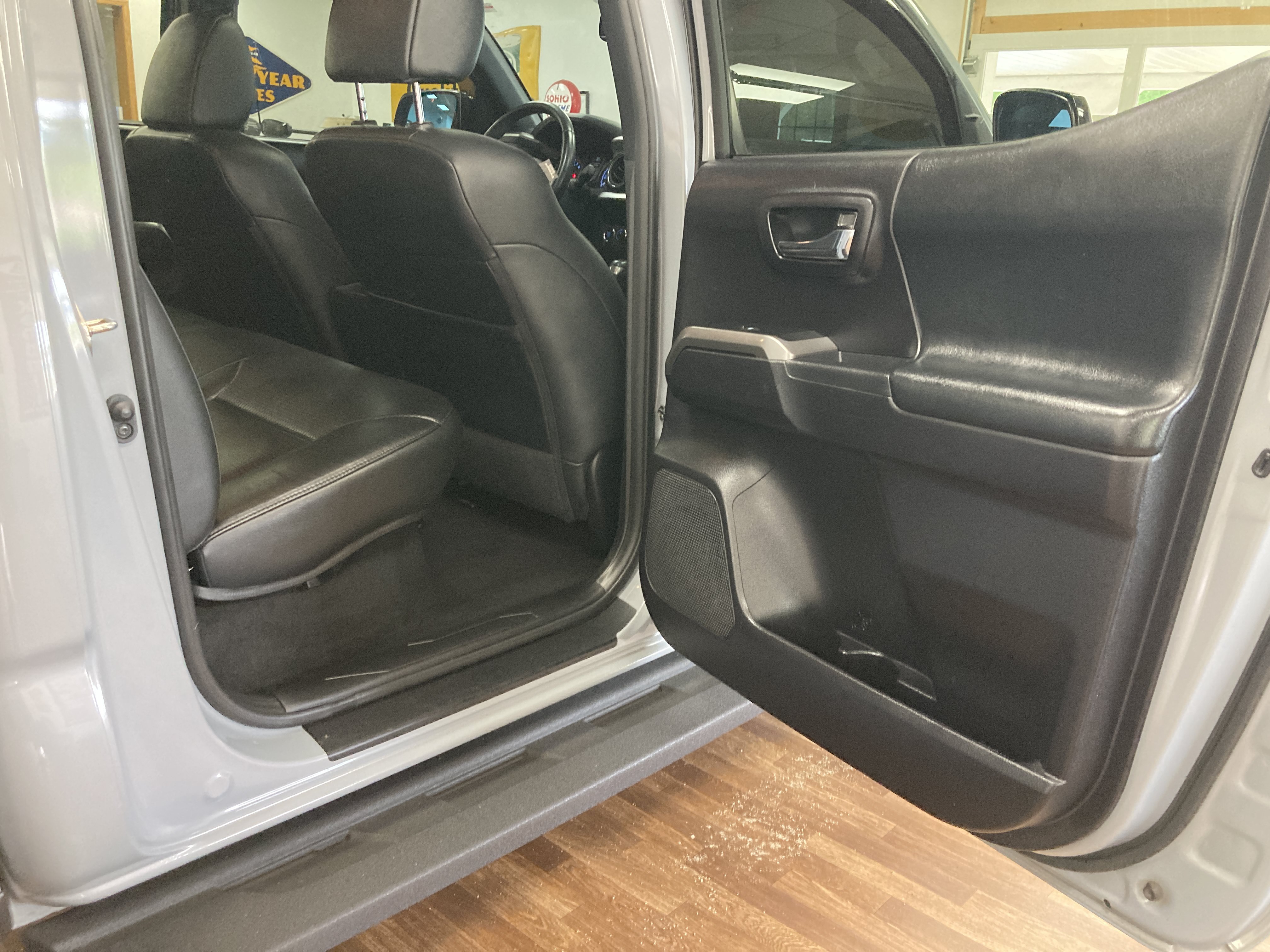 Used 2020 Toyota Tacoma Limited AWD/4WD image 21