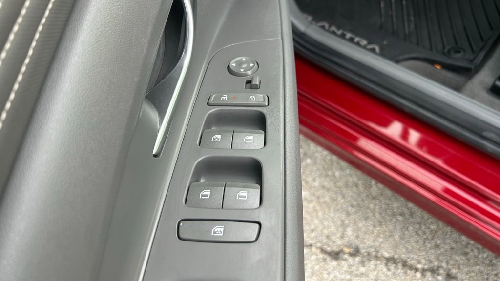 Used 2024 Hyundai Elantra SEL w/ Convenience Package image 18