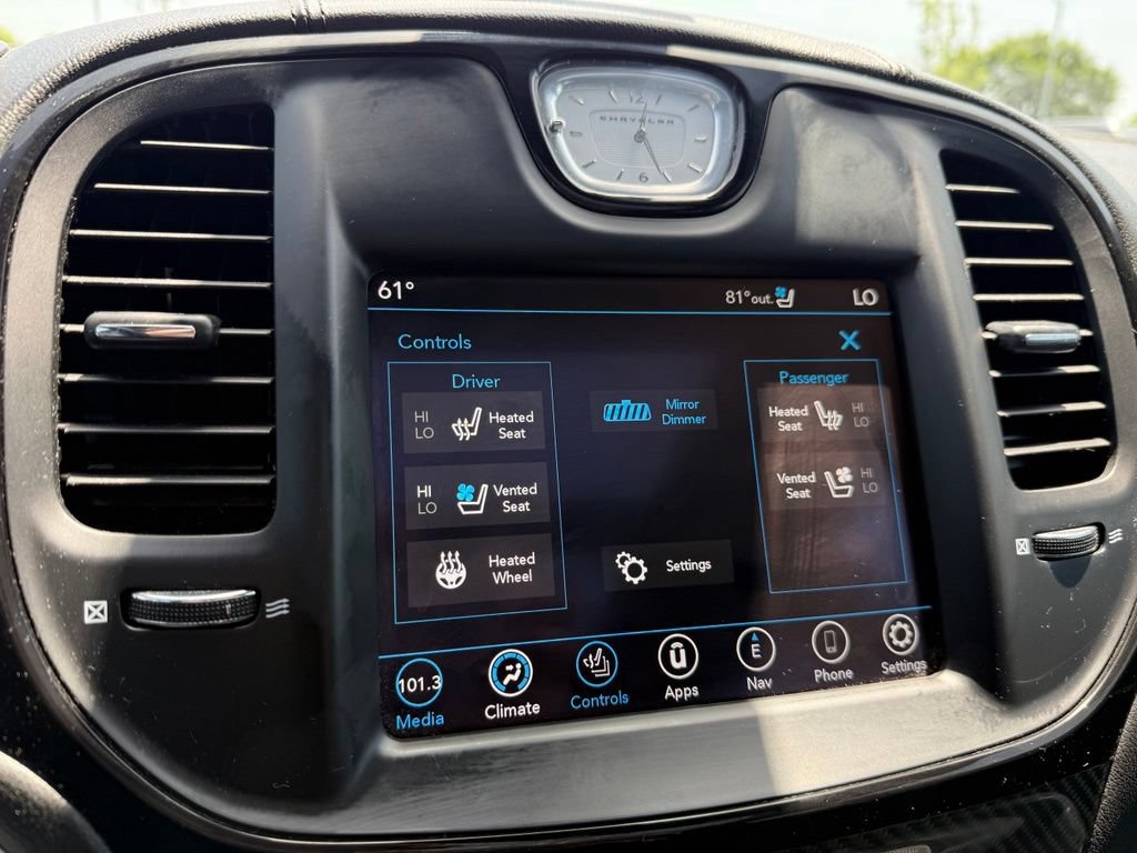 Used 2023 Chrysler 300 C RWD image 17