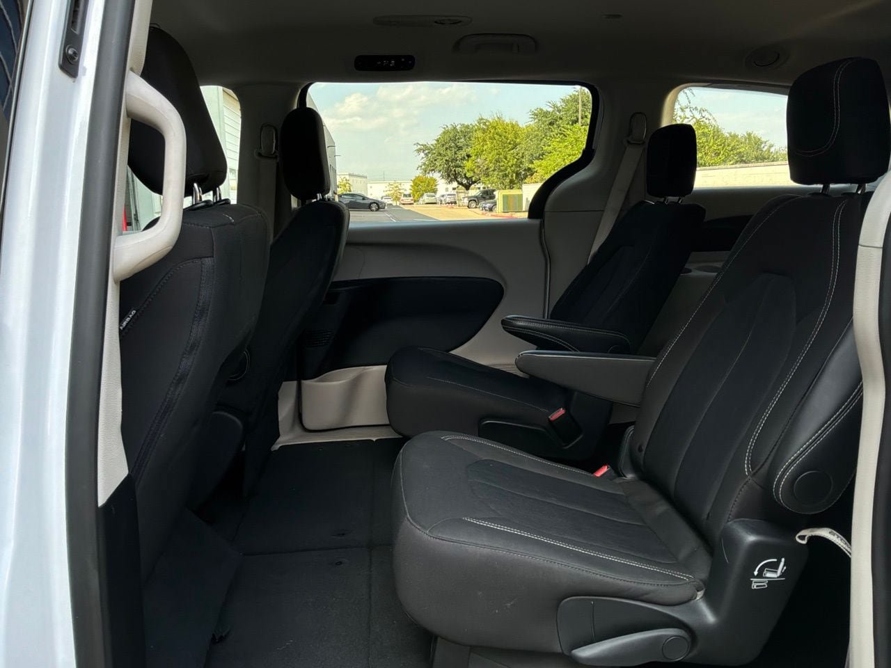 Used 2024 Chrysler Voyager LX FWD image 12