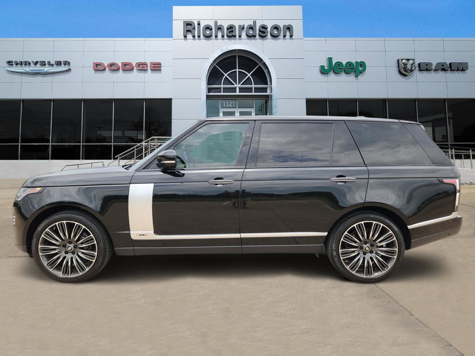 Used 2019 Land Rover Range Rover Long Wheelbase Autobiography AWD/4WD image 3