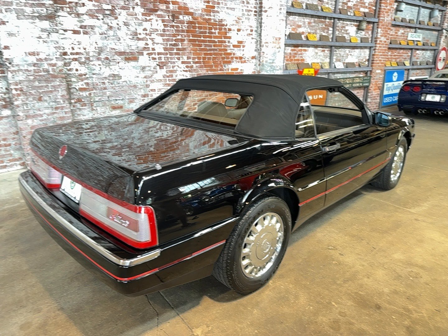 Used 1993 Cadillac Allante FWD image 6