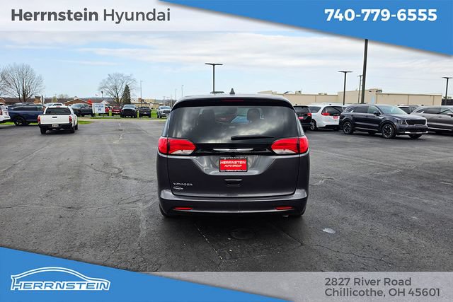 Used 2023 Chrysler Voyager LX FWD image 32
