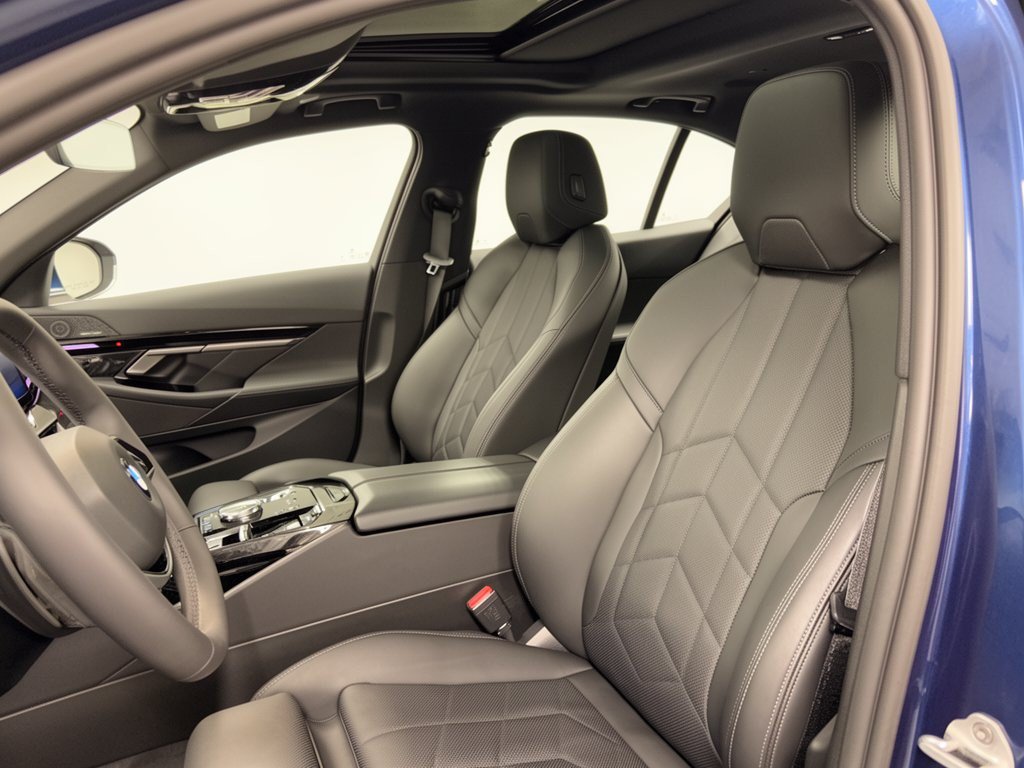 Certified 2026 BMW 530i RWD image 5