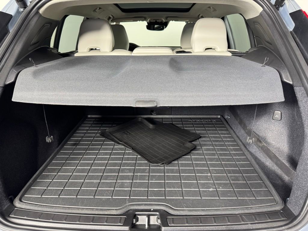 Used 2020 Volvo XC40 T5 Momentum w/ Premium Package AWD/4WD image 7