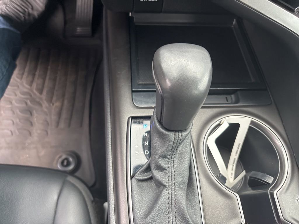 Used 2024 Toyota Camry SE w/ Cold Weather Package FWD image 11