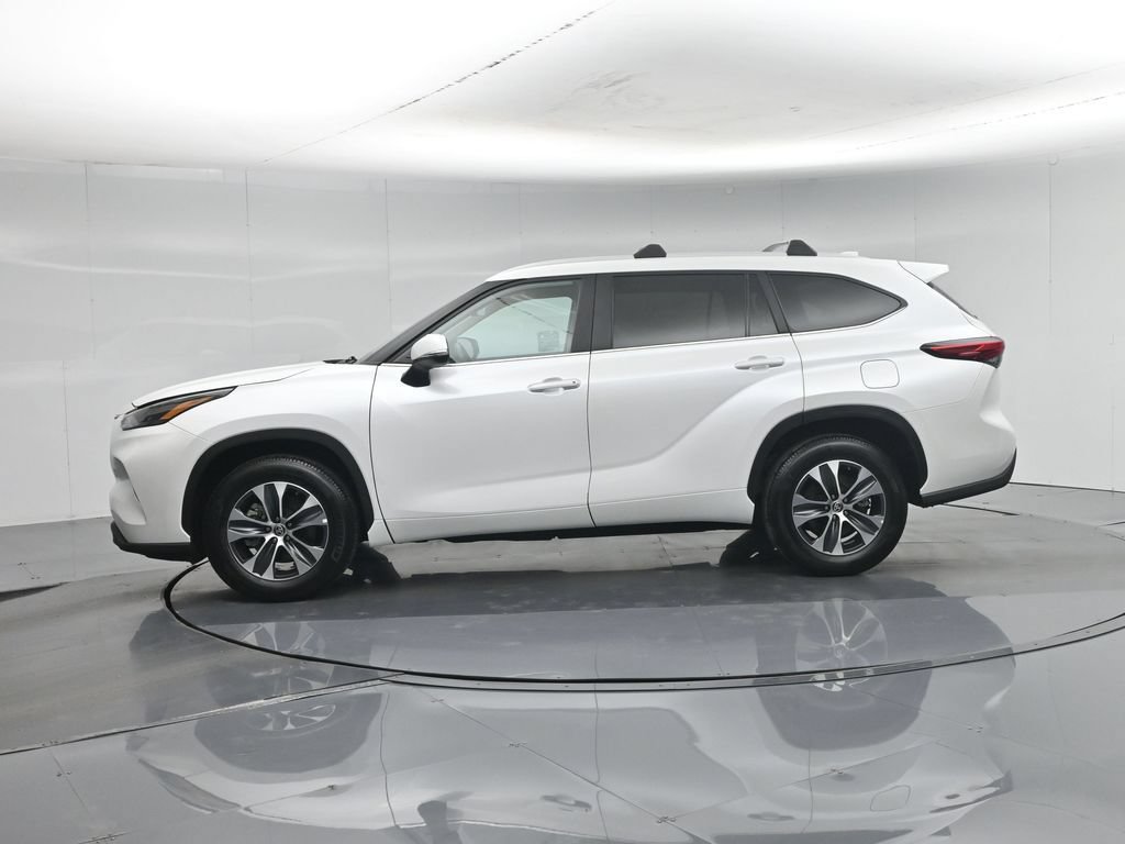 Used 2023 Toyota Highlander XLE FWD image 32