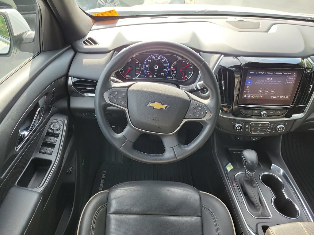 Used 2023 Chevrolet Traverse Premier FWD image 14