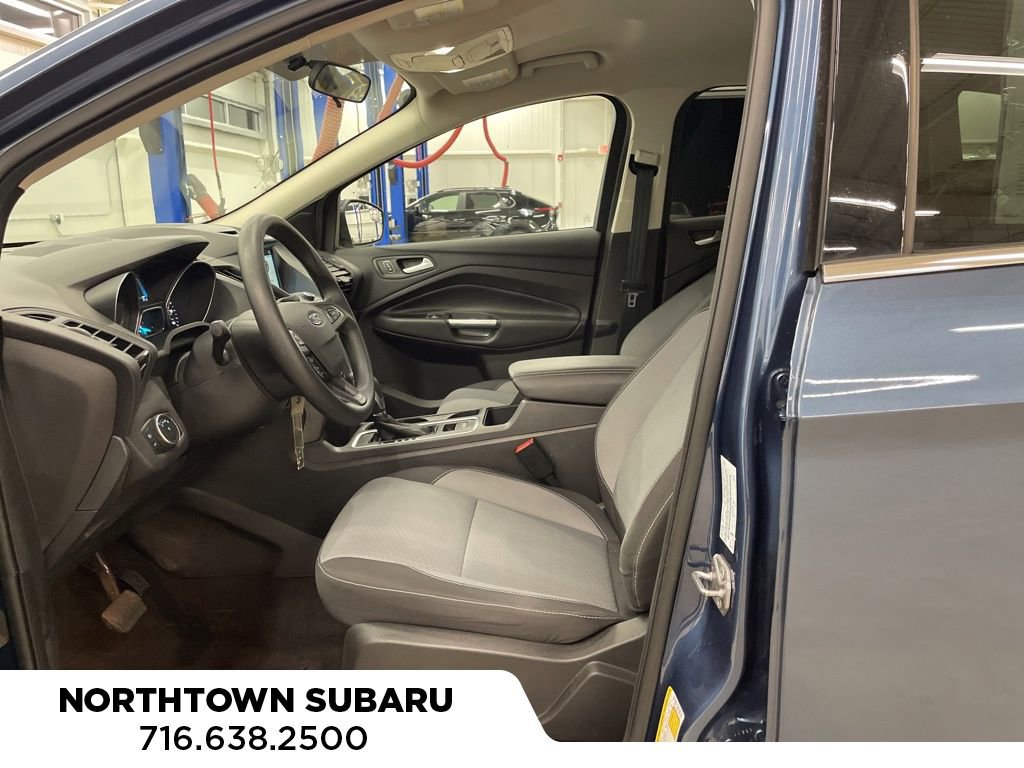 Used 2018 Ford Escape SE w/ SE Sync 3 Package image 4